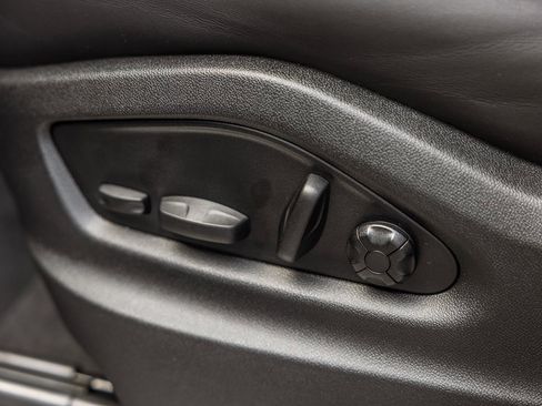 Used 2025 Porsche Cayenne Coupe image 23