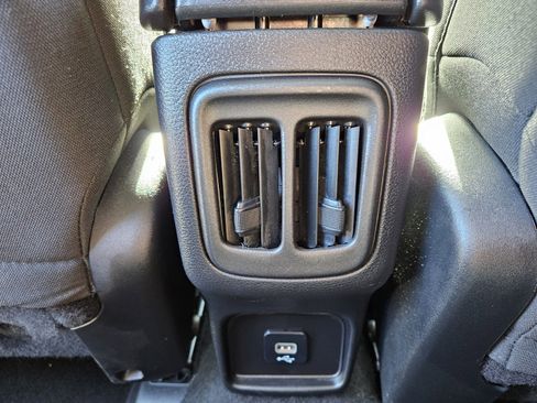 Used 2021 Jeep Compass Sport image 11