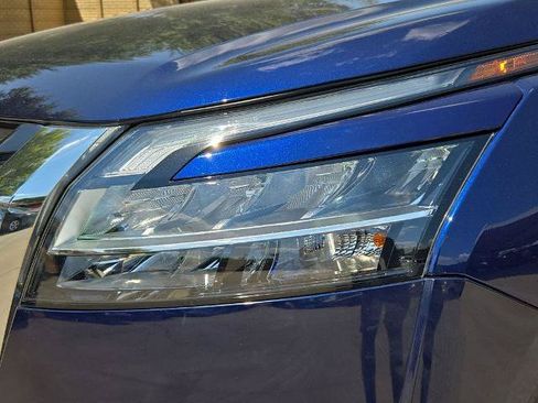 Certified 2022 Nissan Pathfinder Platinum w/ Cargo Package AWD/4WD image 12