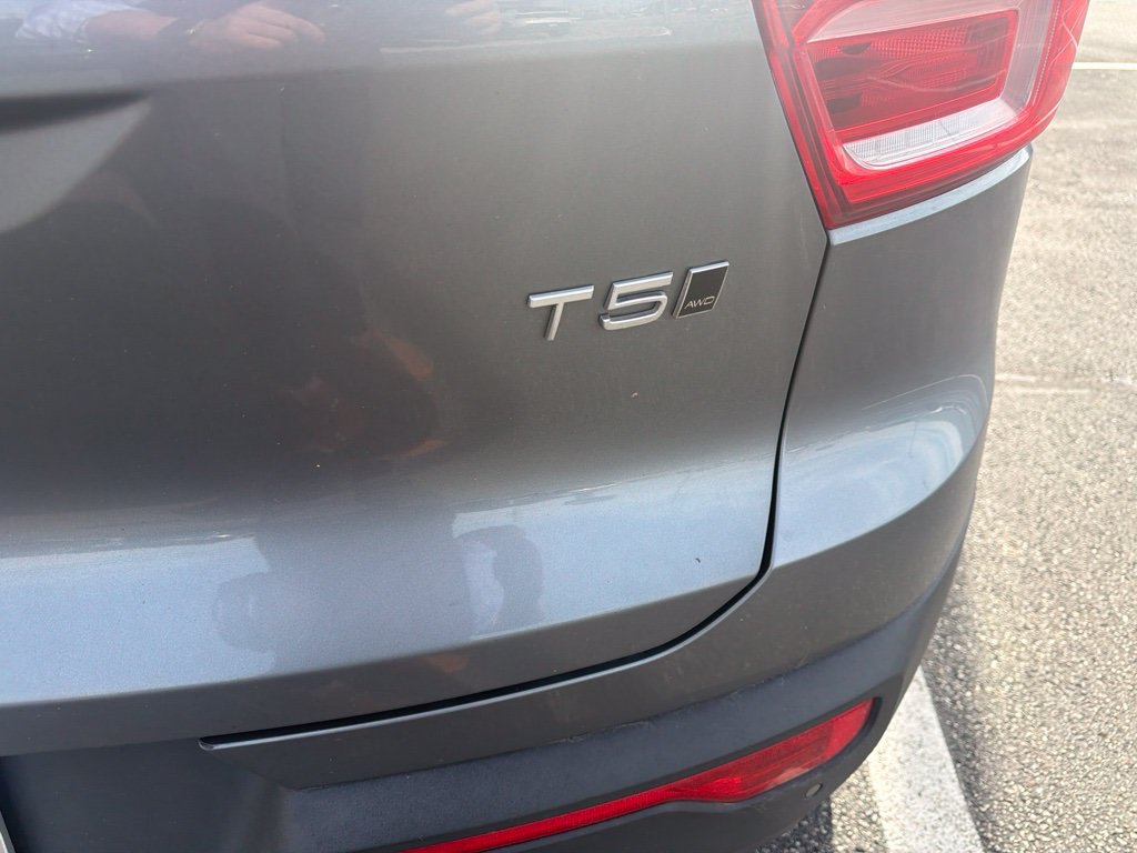 Used 2019 Volvo XC40 T5 Momentum AWD/4WD image 6