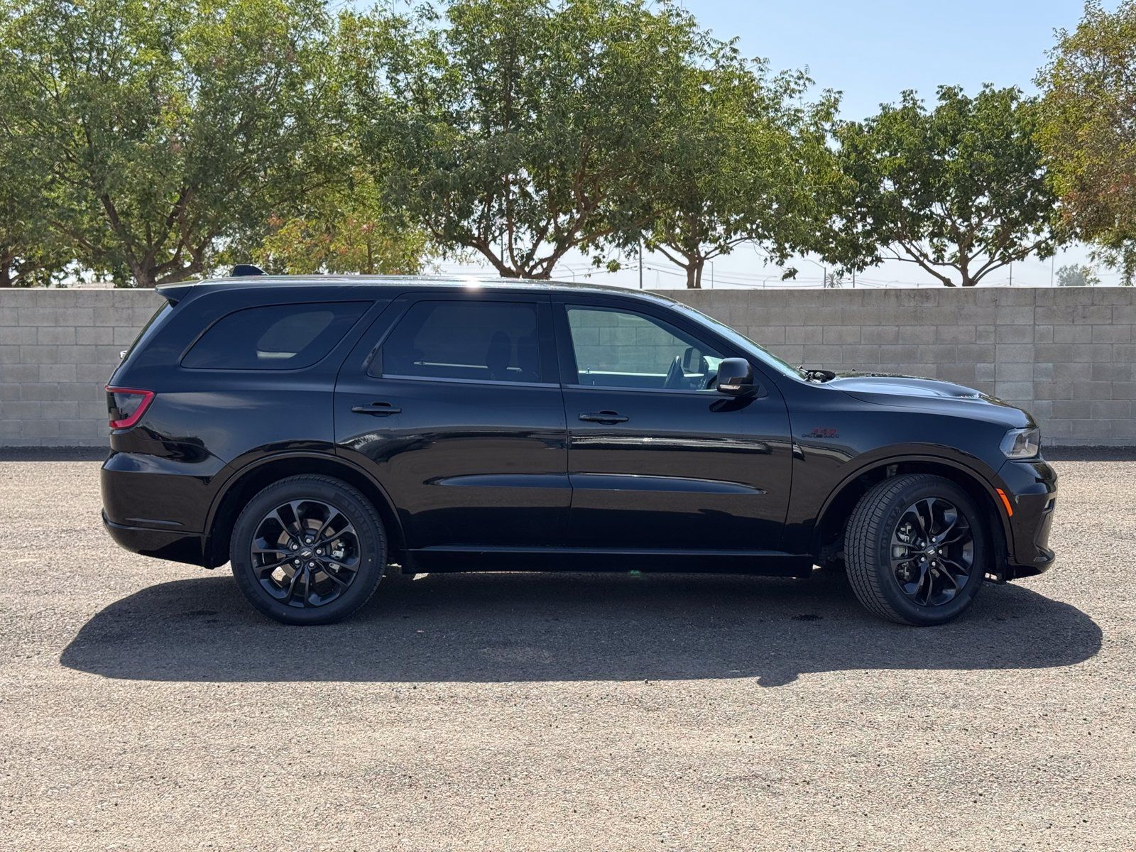 Used 2021 Dodge Durango R/T w/ Blacktop Package RWD image 2