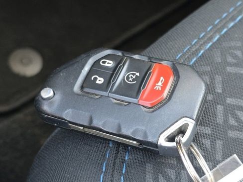 Used 2021 Jeep Wrangler Sport AWD/4WD image 31