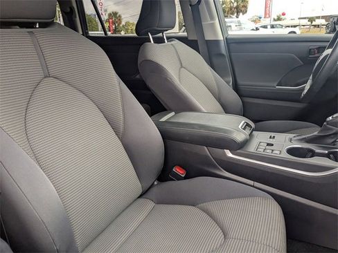 Certified 2024 Toyota Highlander LE image 36