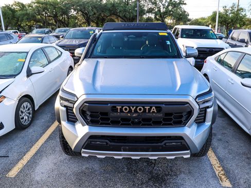 Used 2024 Toyota Tacoma 4x4 Double Cab Hybrid image 5