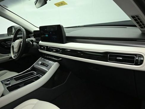 Used 2025 Lincoln Aviator AWD image 30