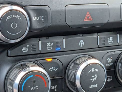 Used 2022 RAM 1500 Laramie AWD/4WD image 21