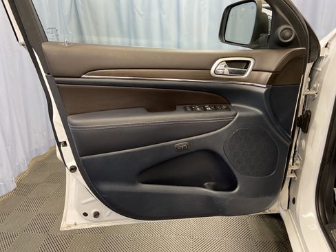 Used 2015 Jeep Grand Cherokee Overland image 11