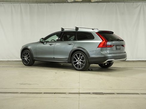 Used 2020 Volvo V90 T6 Cross Country w/ Protection Package Premier image 3