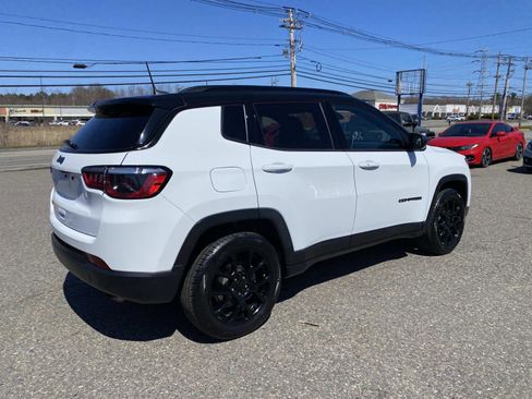 Certified 2022 Jeep Compass Altitude w/ Sun and Sound Group AWD/4WD image 3