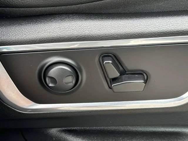 Used 2025 RAM 1500 Laramie AWD/4WD image 27