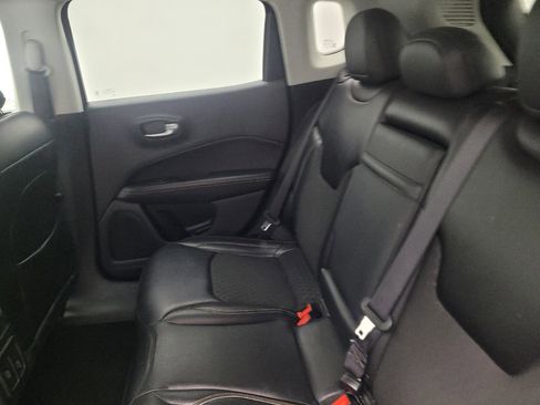 Used 2018 Jeep Compass Latitude image 18