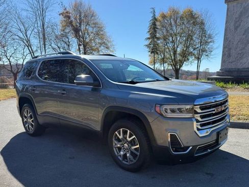 Used 2020 GMC Acadia SLT w/ Driver Alert Package II image 3