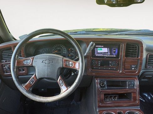 Used 2005 Chevrolet Silverado 2500 LS AWD/4WD image 2