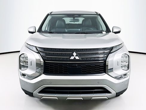 Used 2024 Mitsubishi Outlander SE AWD/4WD image 2