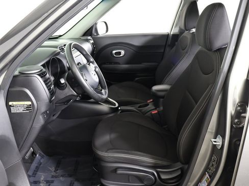 Used 2018 Kia Soul image 23