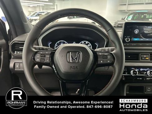 Used 2025 Honda Pilot Sport image 11