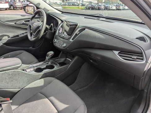 Used 2025 Chevrolet Malibu LT FWD image 35