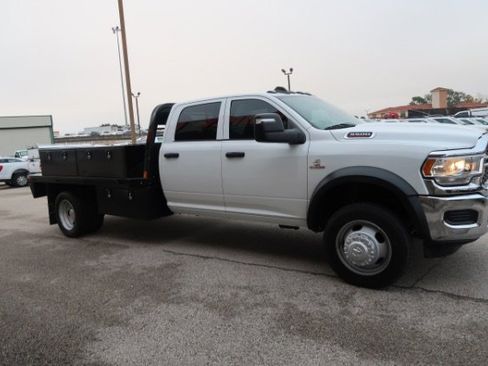 Used 2024 RAM 5500 Tradesman w/ Chrome Appearance Group image 3