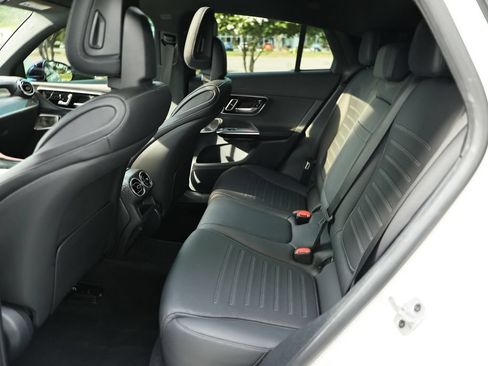 Used 2024 Mercedes-Benz GLC 300 4MATIC image 25