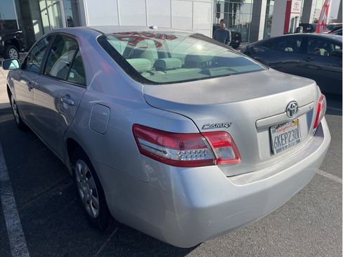Used 2010 Toyota Camry LE image 5
