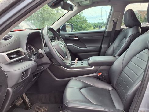 Used 2023 Toyota Highlander XLE FWD image 20