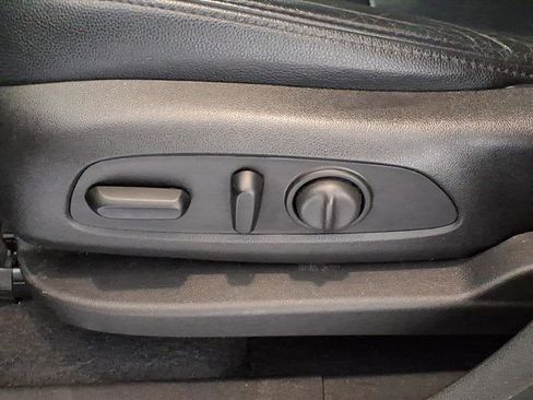 Used 2020 Chevrolet Equinox LT image 19