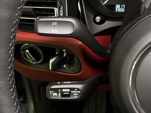 Certified 2025 Porsche Macan image 39