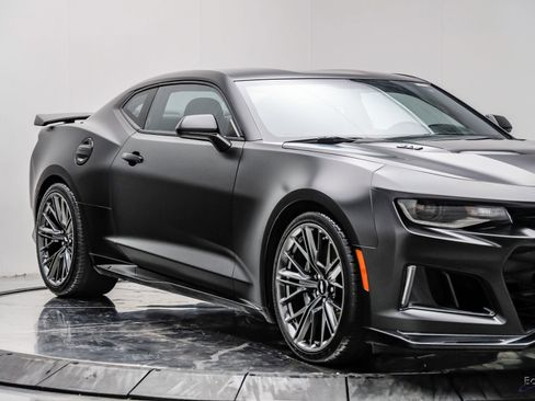 Used 2018 Chevrolet Camaro ZL1 RWD image 29