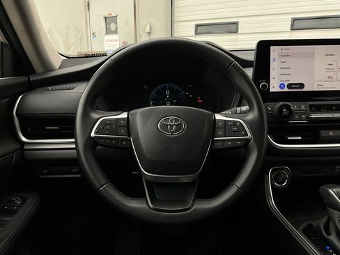 Used 2025 Toyota Grand Highlander FWD image 35