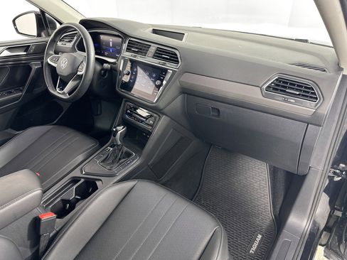 Used 2022 Volkswagen Tiguan SE image 28