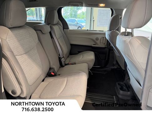 Used 2024 Toyota Sienna LE AWD/4WD image 11