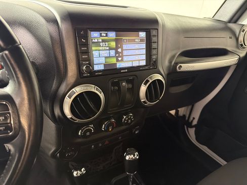 Used 2017 Jeep Wrangler Sahara w/ Dual Top Group AWD/4WD image 15