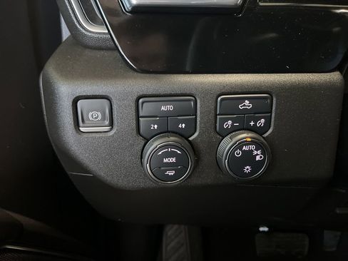 Used 2023 Chevrolet Silverado 1500 LT AWD/4WD image 12