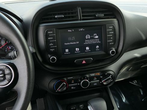 Used 2021 Kia Soul LX FWD image 17