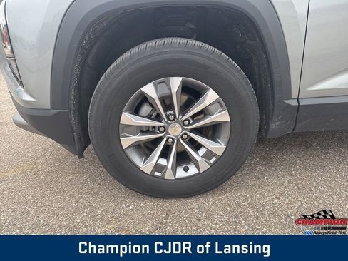 Used 2025 Chevrolet Equinox LT image 9