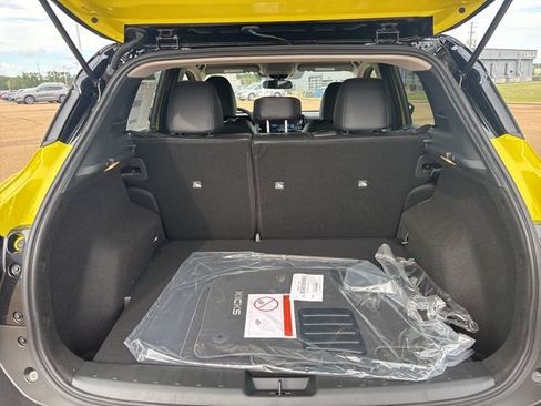 New 2026 Nissan Kicks SR image 19