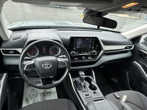 Used 2021 Toyota Highlander LE AWD/4WD image 36