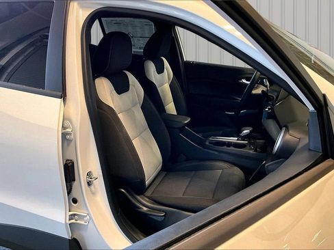 New 2026 Chevrolet Trax RS w/ Sunroof Package FWD image 5