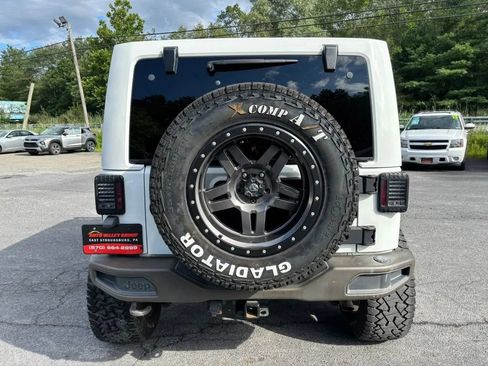 Used 2017 Jeep Wrangler Unlimited Sahara AWD/4WD image 7