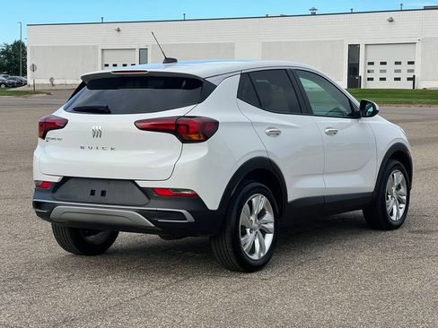 Used 2024 Buick Encore GX Preferred AWD/4WD image 38