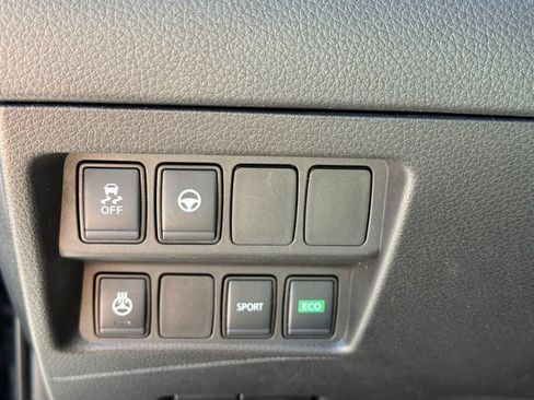 Used 2022 Nissan Rogue Sport SL FWD image 31