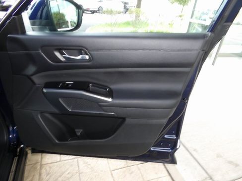 Certified 2023 Nissan Pathfinder SL w/ Black Appearance Package image 27