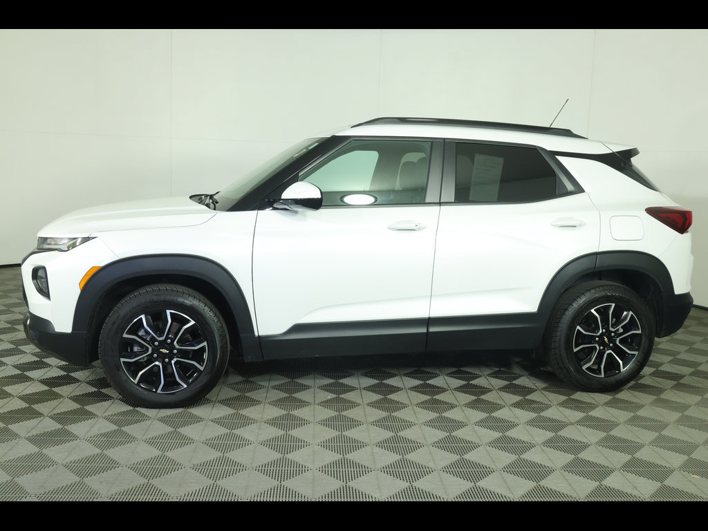 Used 2023 Chevrolet TrailBlazer ACTIV w/ Sun and Liftgate Package AWD/4WD image 17