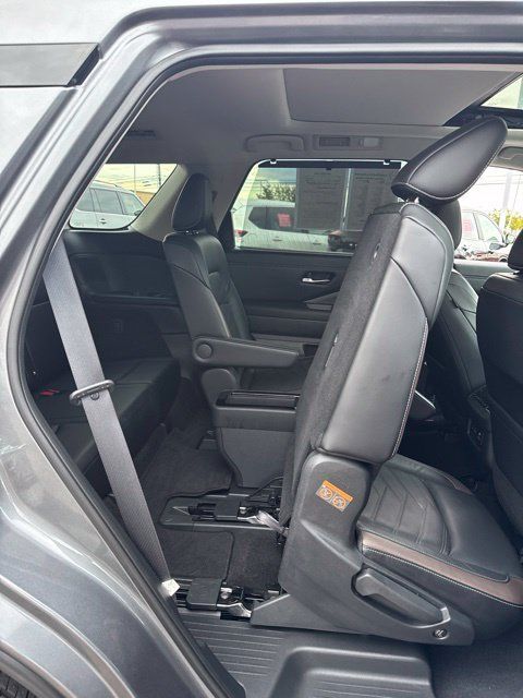 Certified 2023 Nissan Pathfinder Platinum AWD/4WD image 23