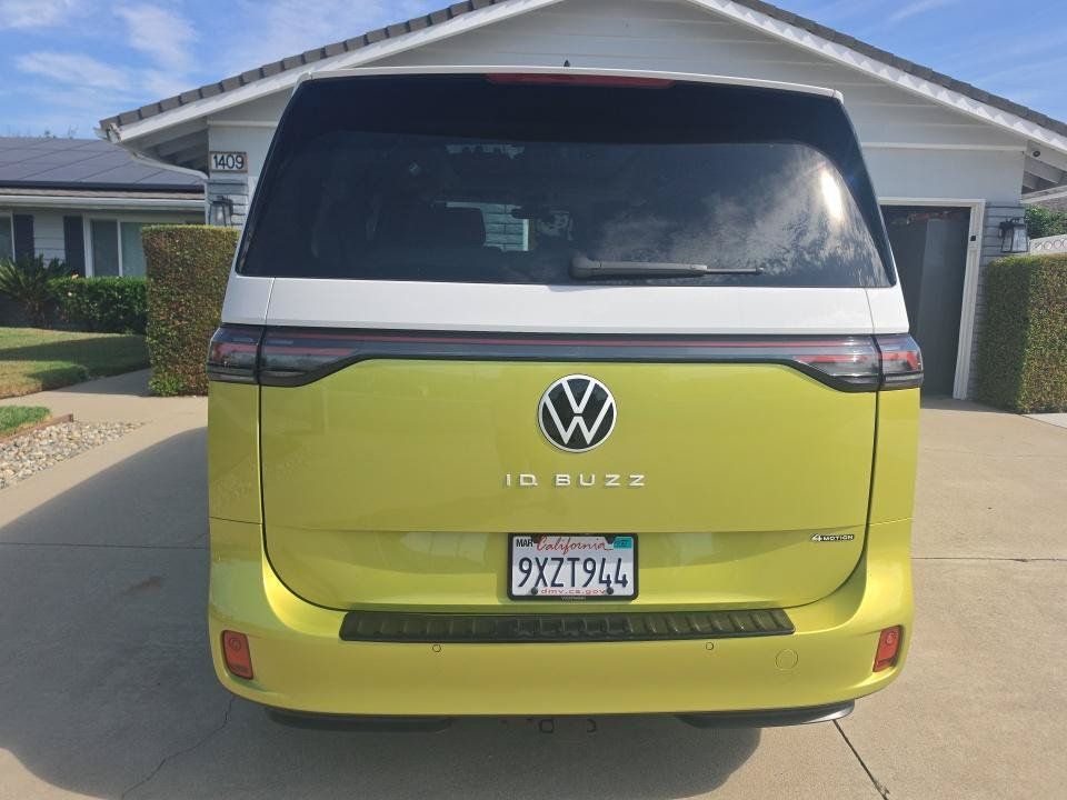 Certified 2025 Volkswagen ID. Buzz Pro S Plus AWD/4WD image 14