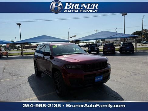 New 2025 Jeep Grand Cherokee L Altitude image 3
