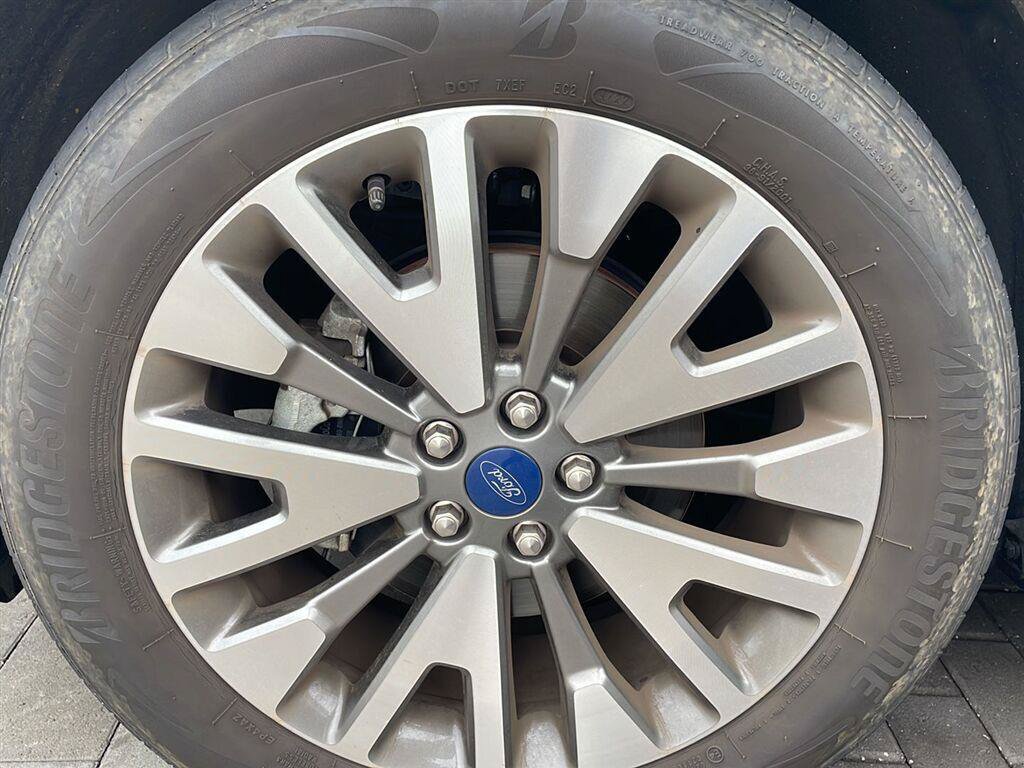 Used 2022 Ford Escape Titanium w/ Class II Trailer Tow Package AWD/4WD image 3