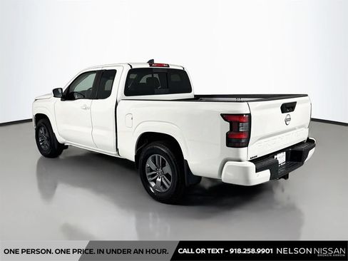 Used 2025 Nissan Frontier SV w/ SV Convenience Package RWD image 7