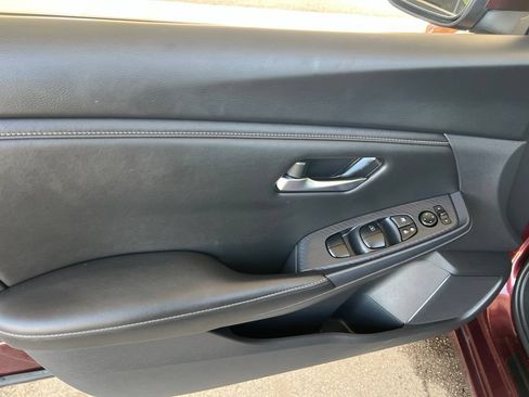 Certified 2023 Nissan Sentra SV FWD image 7