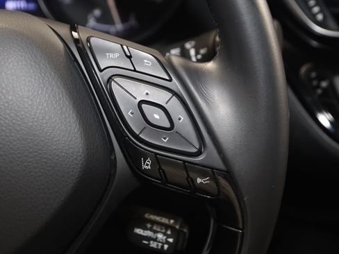 Used 2018 Toyota C-HR XLE FWD image 32